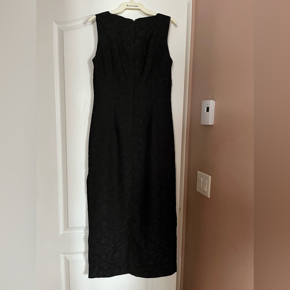 Made in Canada- Elegant Black Sleeveless Maxi Dress - Picture 5 of 8